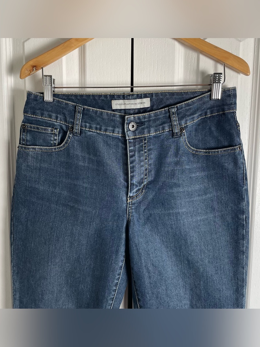 Chico's Platinum Denim Ultimate Fit Slim Leg Jeans Women’s Size 0.5 (S/6) Blue - Picture 2 of 15